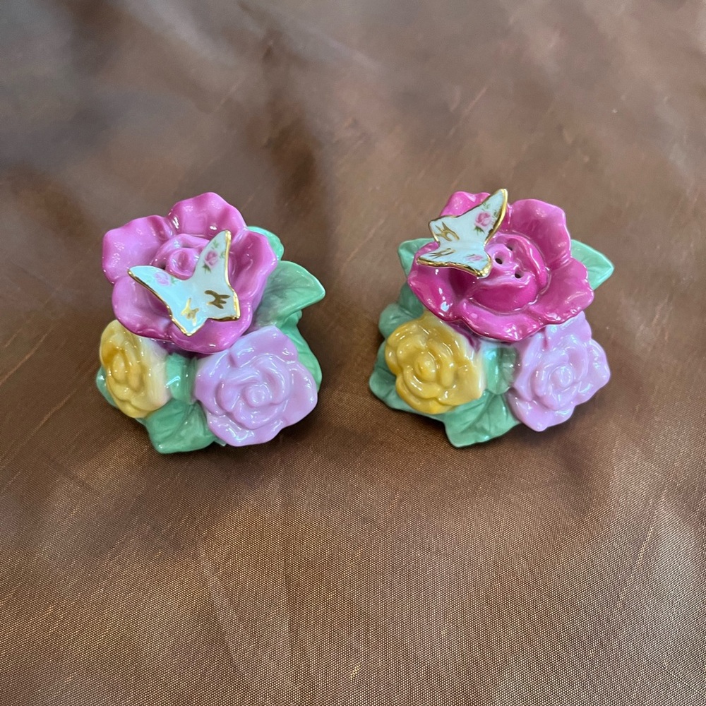 Royal Albert old country roses salt and pepper shakers.